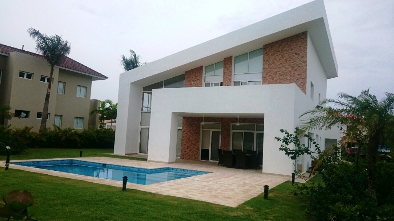 NEW HOUSE IN BAVARO (COCOTAL) WITH AN AREA OF 350 M2
