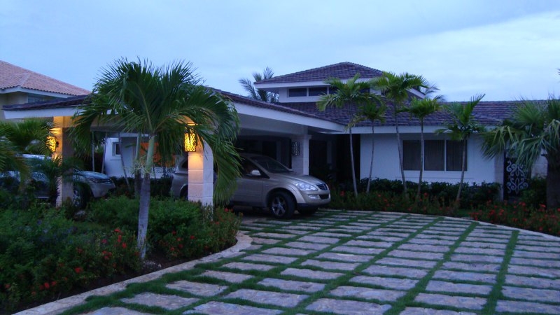 Luxury villa for rent with an area of 350 m2